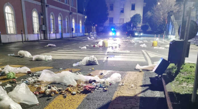Rifiuti gettati per strada e danni al sottopasso: ancora vandalismi in stazione a Olgiate