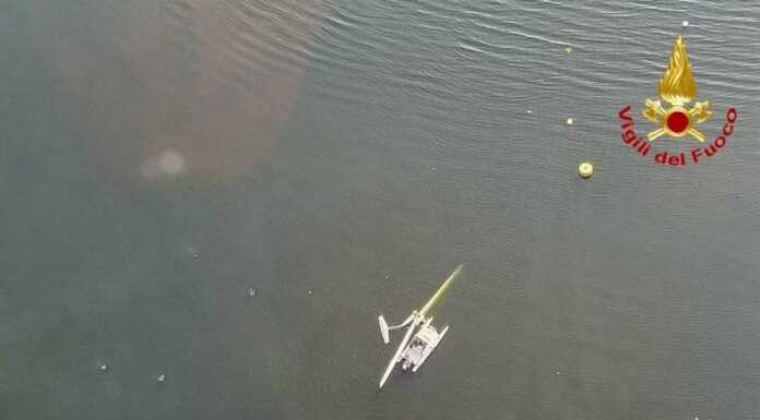Aliante precipita nel lago a Varese, grave un uomo di 53 anni