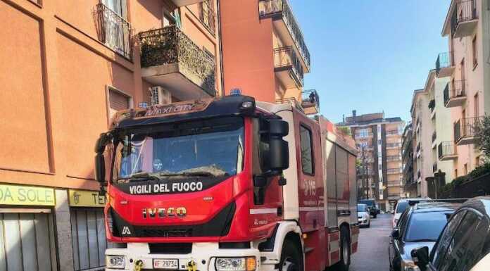 Incendio sul balcone in via Leopardi, intervento dei Vigili del Fuoco vigili del fuoco via leopardi