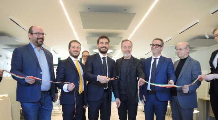 Inaugurato il nuovo sportello Acinque: “Presenza e persone al servizio dei cittadini”