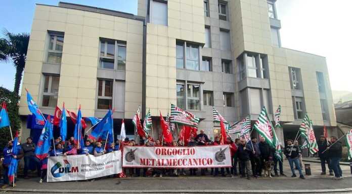 Metalmeccanici in protesta: “Il contratto non si svende, si difende”