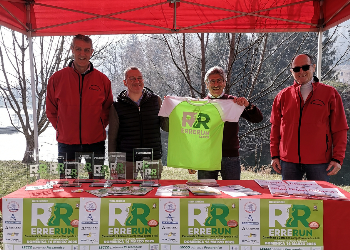La maglia della terza edizione Errerun presentata da Salvo Carito e da "Gli amici di Chiara"