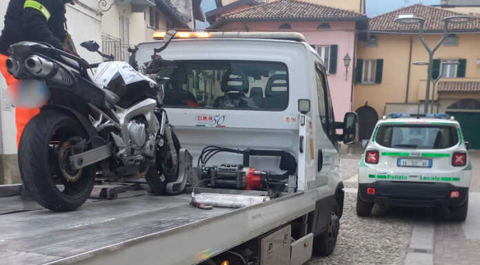 Moto radiata in giro per Olginate: la Polizia Locale la ferma, pesanti le sanzioni