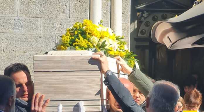 A Bellano lo struggente addio a Ivan Mezzera: “Hai regalato emozioni”