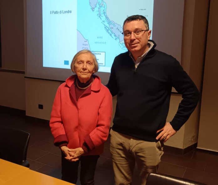 Bosisio Parini Giorno del Ricordo 2025 (3) Anna Maria Crasti e l'assessore Gabriele Beccalli