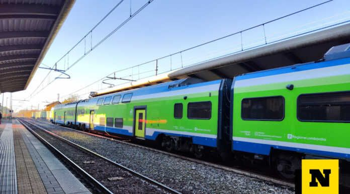 Treni, il commento di Azione: “Puntuali i ritardi al ritorno dalle vacanze” treno