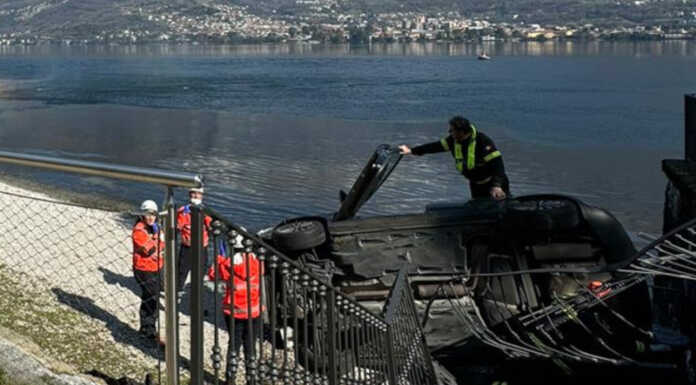 Incidente a Oliveto Lario: auto esce di strada e si ribalta finendo in spiaggia Incidente Oliveto Lario