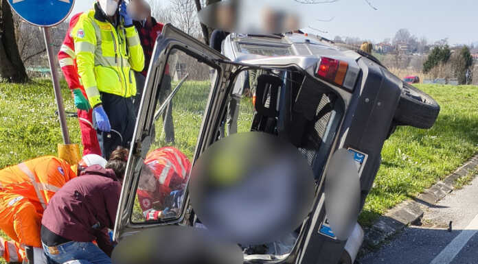 Grave incidente a Sirone. Auto si ribalta, due feriti trasportati all’ospedale