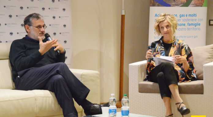 Leggermente. In tanti alla serata con lo psichiatra e psicoanalista Vittorio Lingiardi