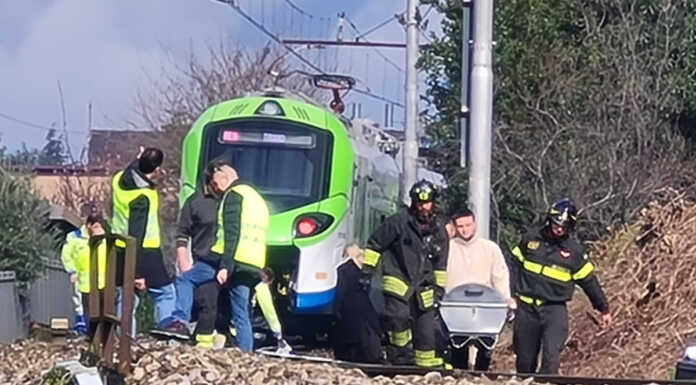 Incidente ferroviario a Mandello, persona investita da un treno Soccorsi sul luogo in cui questa mattina una persona è stata investita da un treno nel comune di Mandello del Lario