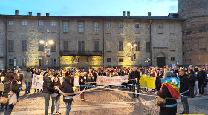 Merate, oltre trecento persone alla fiaccolata per la pace