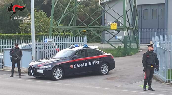 Cernusco, vicino di casa allerta il 112 e mette in fuga i ladri che abbandonano la refurtiva