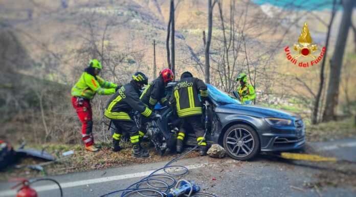 Taceno, auto finisce fuori strada, l’albero evita la caduta nel dirupo. Grave una 21enne