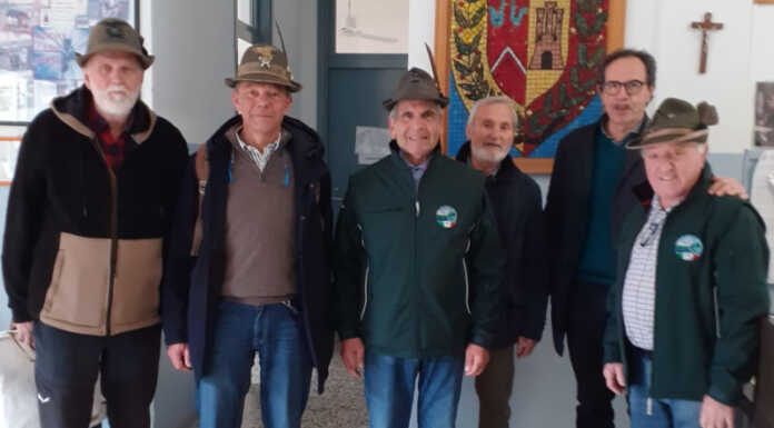 Calolzio. Gli Alpini alle scuole medie per parlare del Tricolore