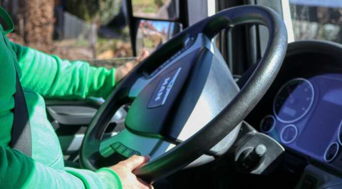 Scontro autotrasportatori vs sindaco di Pescate: il Prefetto media, ma la protesta non si ferma camionisti