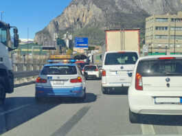 Mezzo pesante in panne sul Terzo Ponte, code in direzione Valtellina