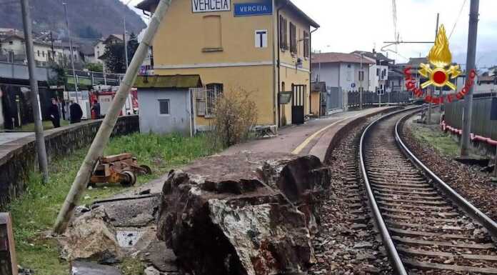 La linea ferroviaria tra Colico e Chiavenna interrotta per una frana a Verceia