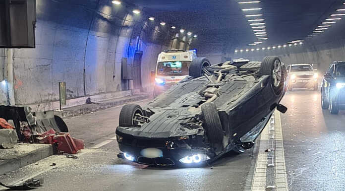 Auto ribaltata sulla nuova Lecco-Ballabio, lunghe code in discesa