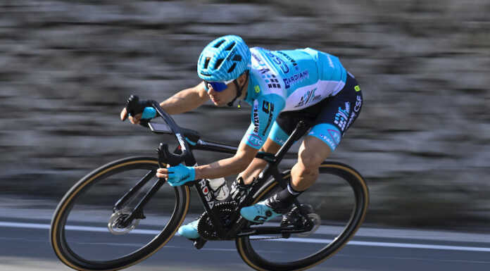 Il ciclista Luca Colnaghi brutalmente aggredito a Varenna