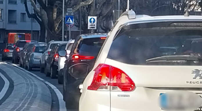 Tunnel del Barro chiuso e traffico nel caos. Aperto il Ponte Vecchio in uscita
