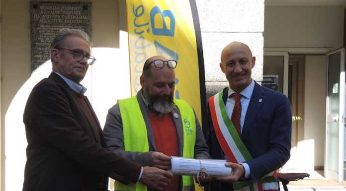 25 Aprile, pronta a partire la Bicistaffetta: consegnato il testimone