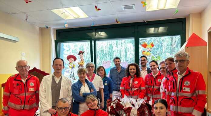 Croce Verde. Uova solidali consegnate ai reparti di pediatria del territorio Uova solidali Croce Verde Bosisio reparti pediatrici