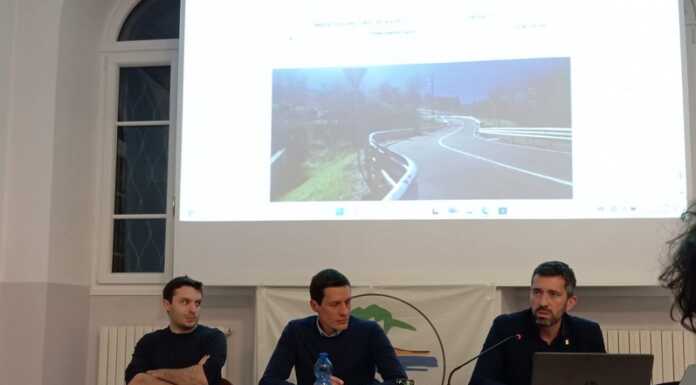 Mandello. Serata sulle opere pubbliche: a metà maggio taglio del nastro ai giardini Serata opere pubbliche sala civica Molina Il Paese di Tutti