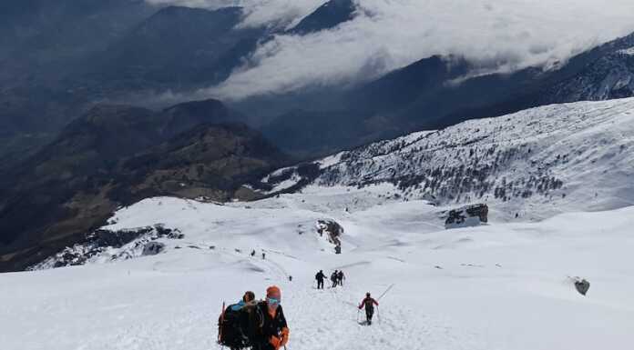 Il Cai Strada Storta in vetta al Grignone Invernale