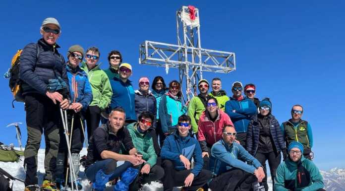 Il Cai Bellano in vetta al Grignone percorrendo la Cresta di Piancaformia