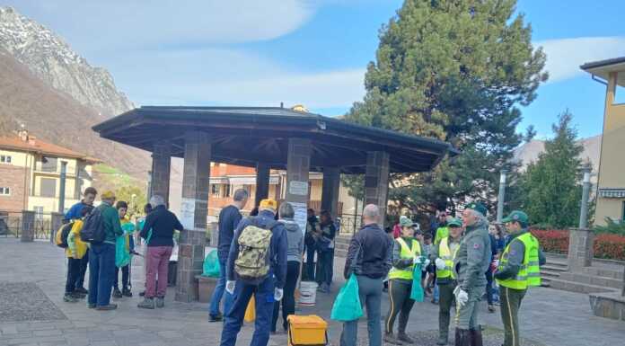 “PuliAmo Introbio” tanti i volontari all’opera per una domenica ecologica