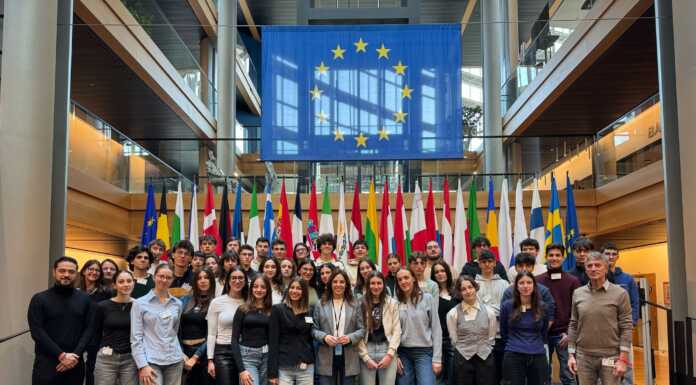 Studenti del Rota a Strasburgo: incontro con l’eurodeputata Tovaglieri Isabella Tovaglieri con gli studenti del Rota di Calolziocorte