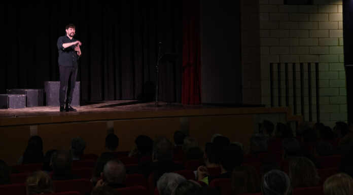 Teatro. Che successo per i “Promessi sposi alla Netflix” di Carlo Decio Lecco Carlo Decio Promessi Sposi-1 20250404