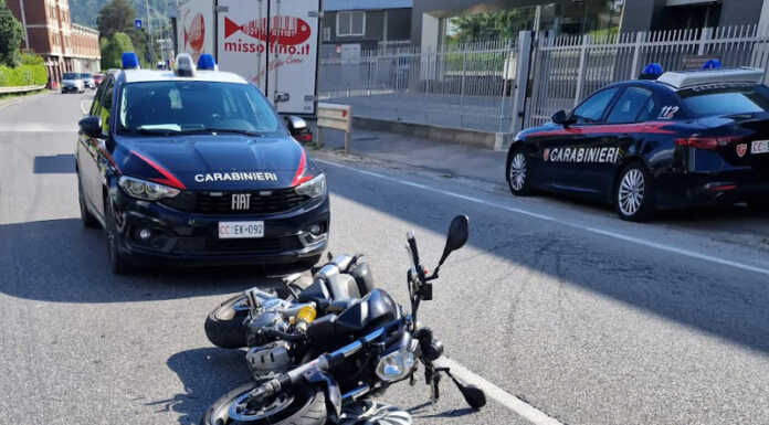 Pescate, scontro auto moto in via Roma: disagi alla viabilità