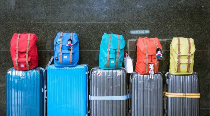 Primavera di partenze: oltre 21 milioni gli italiani in viaggio Valigie Viaggio vacanza