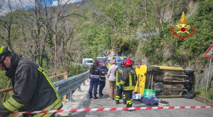 Auto si ribalta a Vestreno, soccorse due donne