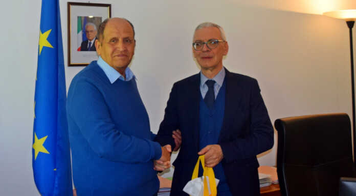 La Polisportiva Monte Marenzo consegna al Prefetto una colomba simbolo di pace e solidarietà