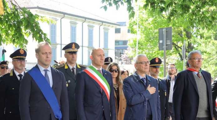 Lecco celebra il 25 aprile: “Dobbiamo avere cura della democrazia”