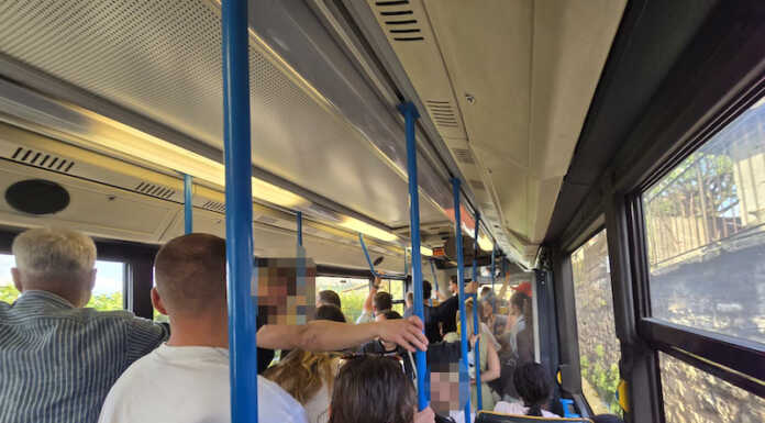 Lecco-Bellagio, bus pieno e in ritardo, lo sfogo di un pendolare: “Disagi quotidiani”