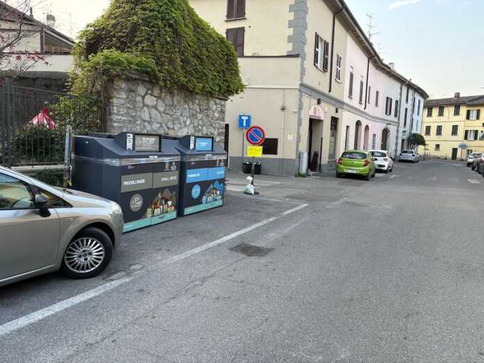 pescarenico-nuovi cassonetti raccolta rifiuti-polemica