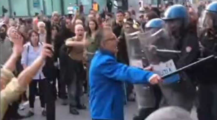 Scontri davanti al comune: “Sedicenti antifascisti che non c’entrano con il popolo di Largo Montenero”