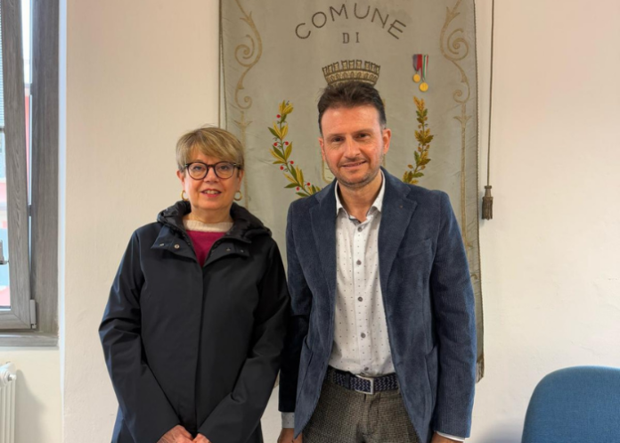 varenna-sindaco-saluto-farmacista-pedrani