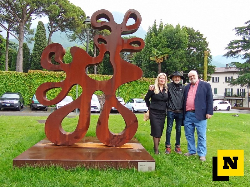 La forma del tempo scultura Piazza Garibaldi Mandello Roberto Vivo inaugurazione
