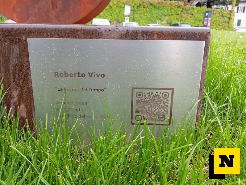 La forma del tempo scultura Piazza Garibaldi Mandello Roberto Vivo inaugurazione