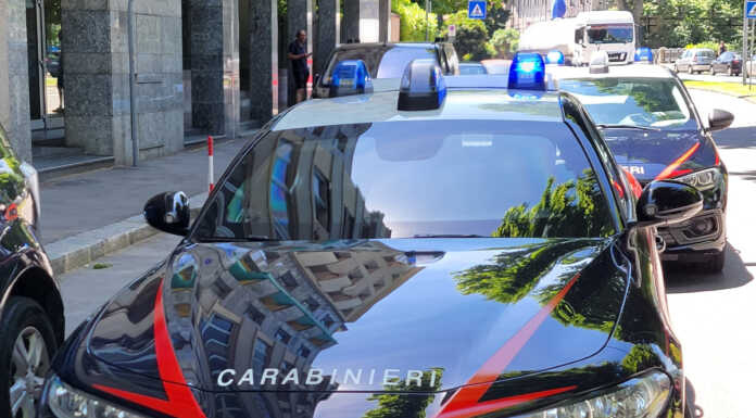 Aggressione in centro Lecco, 118 e Carabinieri sul posto Carabinieri