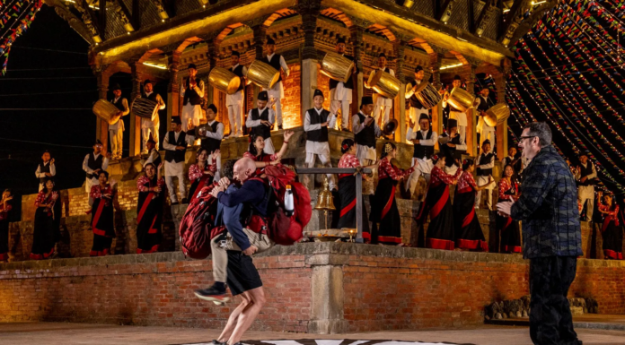 Antonio Rossi e Juri Chechi trionfano a Pechino Express. “I Medagliati” premiati in Nepal