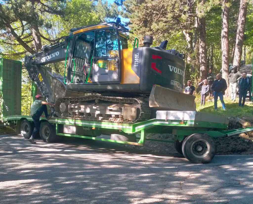 Camion incastrato strada resinelli 2025
