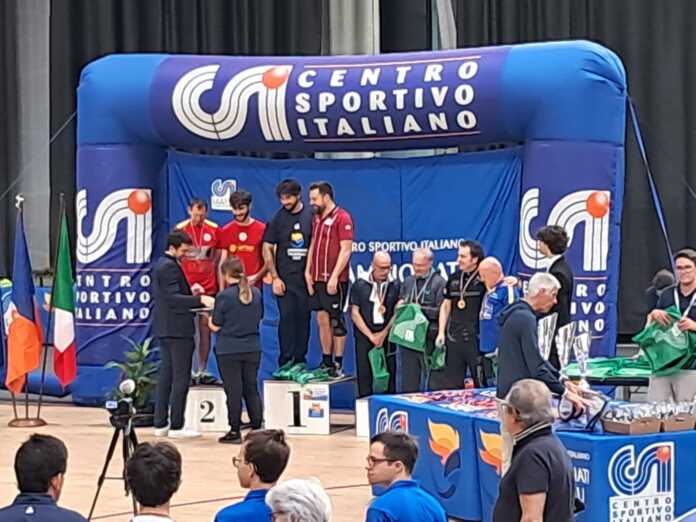 Campionati nazionale CSi LECCO Palataurus, la premiazione di Mauro Vassena che con Luca Crespi ha conquistato la medagli adi Bronzo nel doppio Open (5 da sin dei premiati)