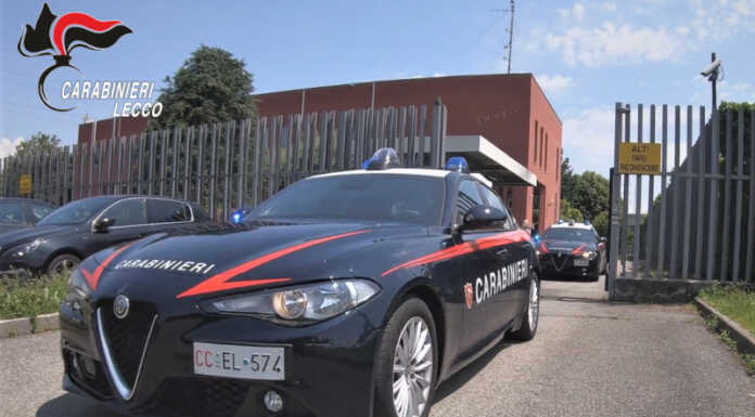 Tentano di effettuare un prelievo al bancomat con una carta rubata, arrestati