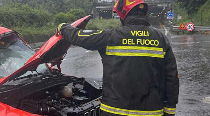 Incidente in SS36 all’uscita di Piona: padre e figlio di 10 anni in ospedale in giallo