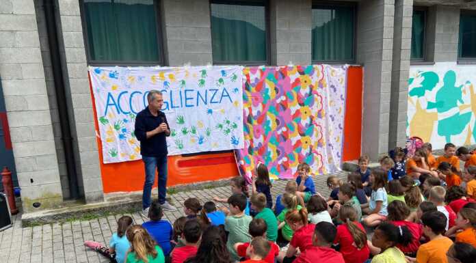 Abbadia. Gli alunni della primaria dipingono un murale per l’ambiente Inaugurazione murale palestra Abbadia